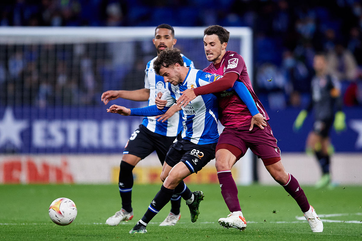 开云足球直播 -包含转折点！马德里竞技豪取连胜，社区盾冲刺阶段攻防权衡，话题不断，轮换策略成焦点的词条